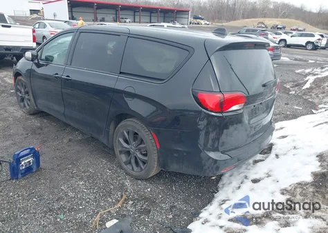 2019 Chrysler Pacifica Touring Plus z USA, uszkodzony, nr VIN 2C4RC1FG0KR507661